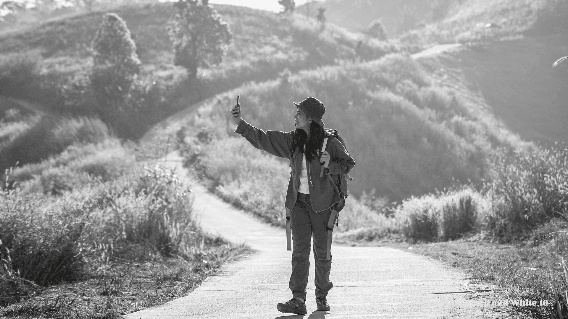 Explore the Frames - Everluts Black and White 10